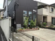 Salon Shy